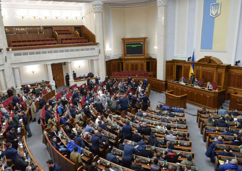 Верховна Рада скасувала перехід для України із зимового на літній час. Що це означає на практиці