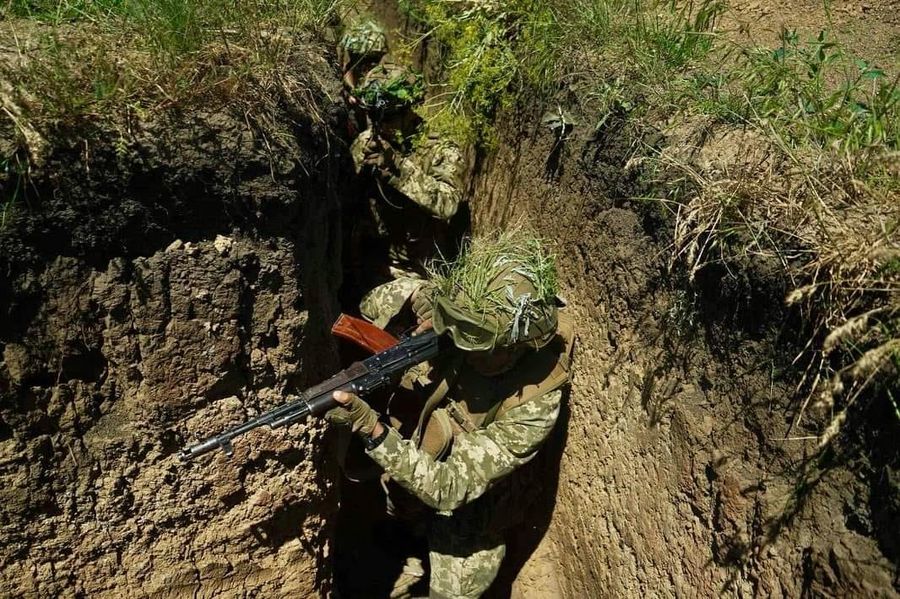 Ситуація на фронті: за добу 160 боєзіткнень, війська рф тиснуть на Покровському напрямку