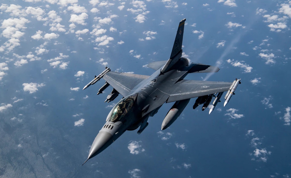 Норвегия отправит Украине шесть самолетов F-16