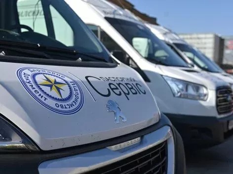 Паспортні сервіси за кордоном відновили оформлення документів для чоловіків