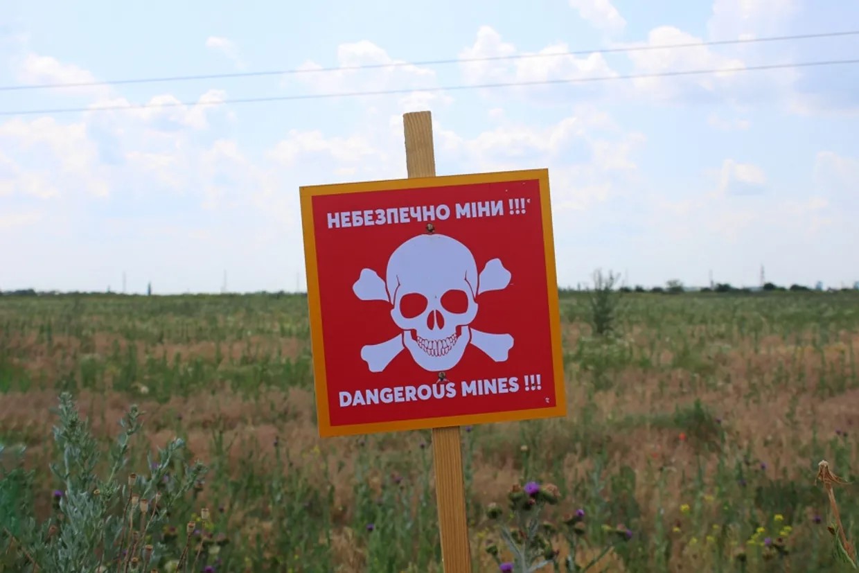 Украина очистила от мин 35 тысяч квадратных километров территории с 2022 года Украина очистила от мин 35 тысяч квадратных километров территории с 2022 года