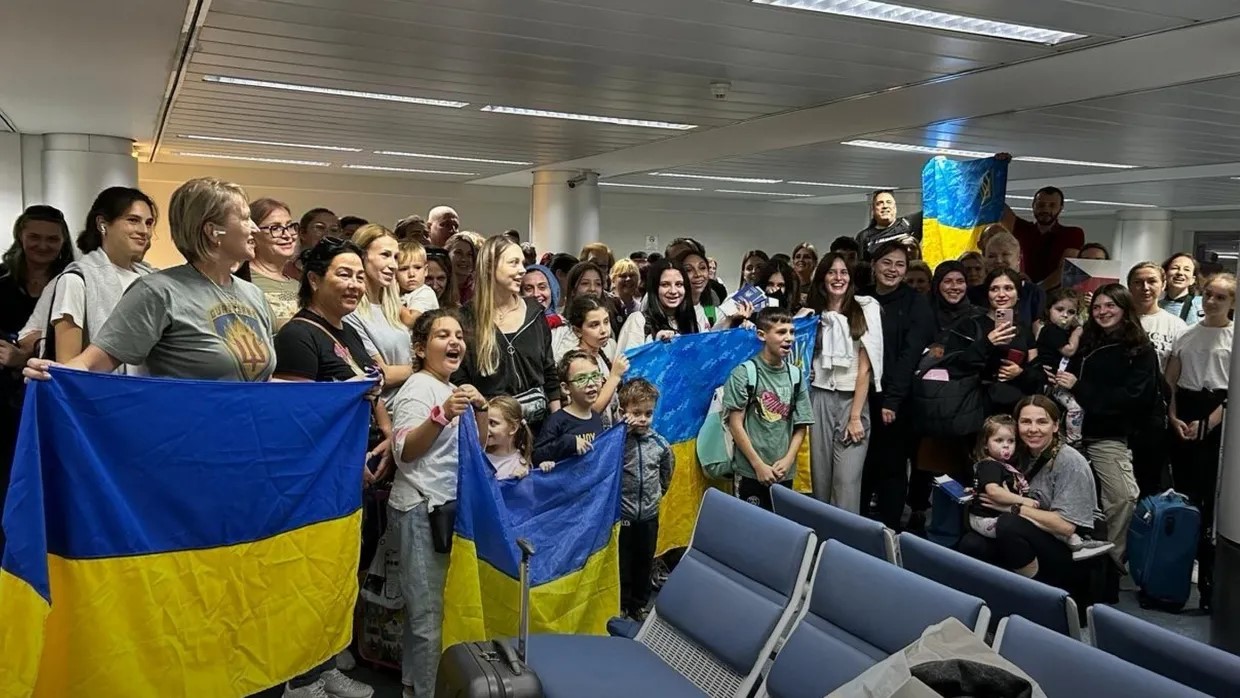 ГУР та МЗС евакуювали з Лівану 134 українців, 45 іноземців, двох собак та кота – ФОТО