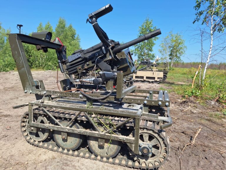 Пішли в бій лише роботи. Вперше Україна успішно провела наземну атаку на позиції окупантів із застосуванням виключно роботизованих систем Пішли в бій лише роботи. Вперше Україна успішно провела наземну атаку на позиції окупантів із застосуванням виключно роботизованих систем