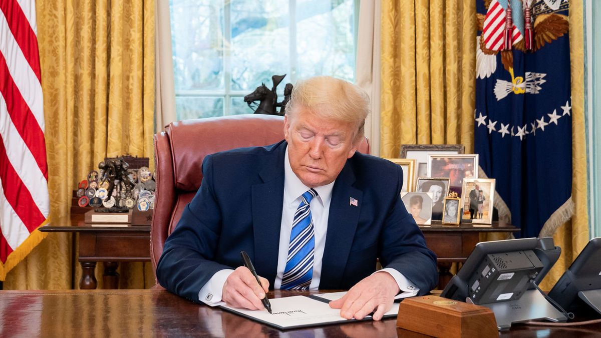 Указ Трампа про призупинення міжнародної допомоги не стосується України – Центр протидії дезінформації РНБО