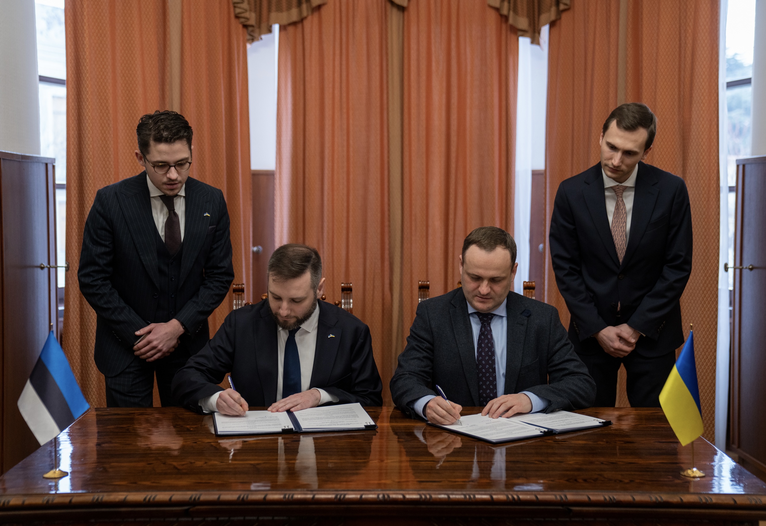 Україна та Естонія підписали Меморандум про взаєморозуміння для поглиблення співпраці в транспортній сфері Україна та Естонія підписали Меморандум про взаєморозуміння для поглиблення співпраці в транспортній сфері