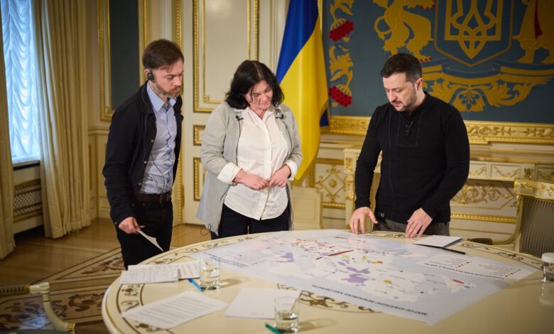 Стратегічні ресурси та військові контракти: про що Володимир Зеленський розповів в інтерв’ю Reuters