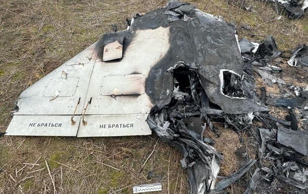 У Києві пролунав вибух: уламки ворожого безпілотника впали на території школи у Деснянському районі У Києві пролунав вибух: уламки ворожого безпілотника впали на території школи у Деснянському районі