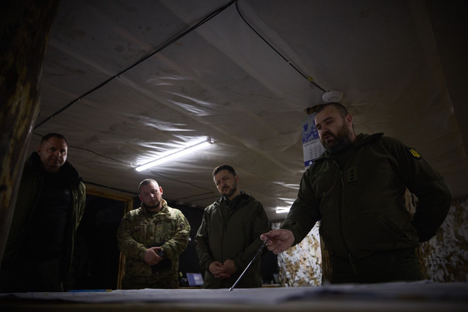 Президент України на Донеччині заслухав доповідь про ситуацію у зоні відповідальності 59-ї штурмової бригади