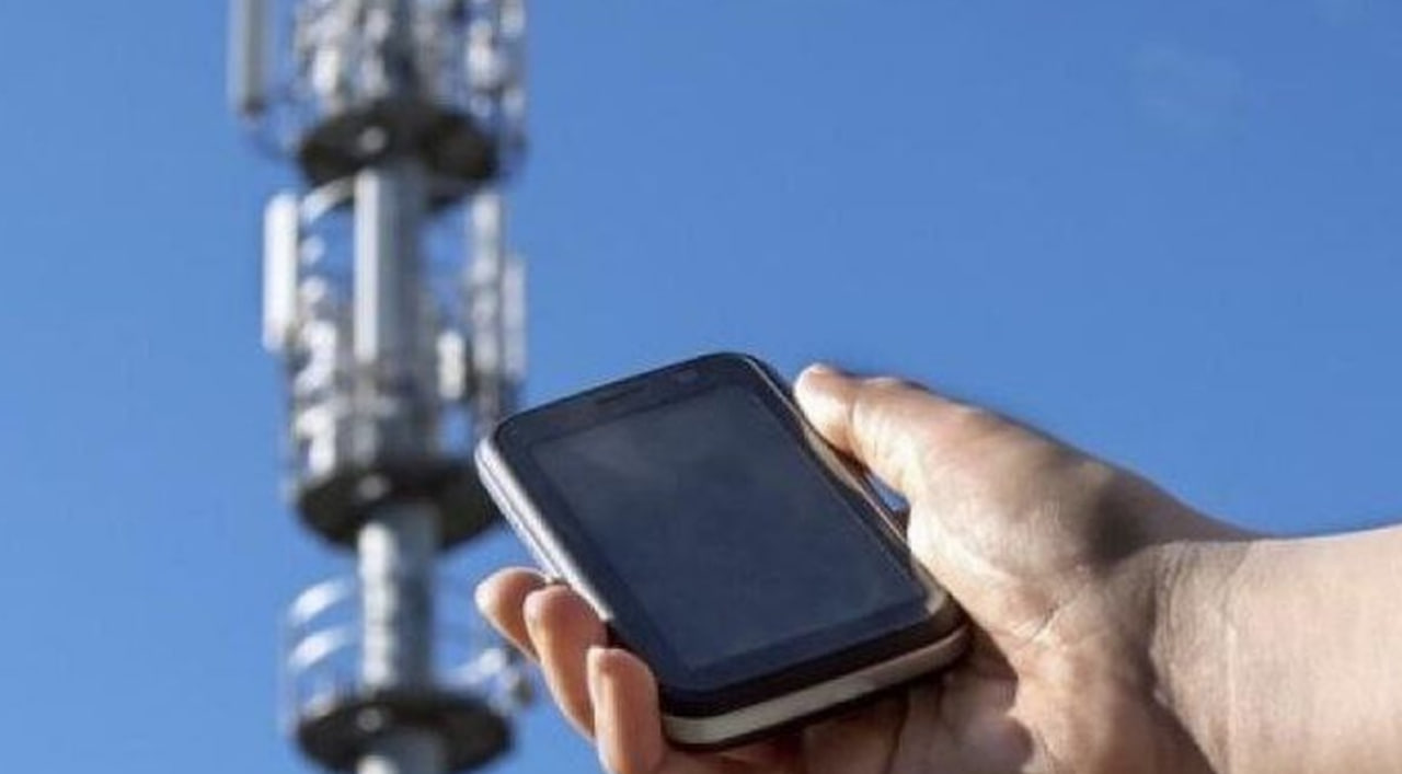 Рада схвалила законопроєкт про землевідведення для мобільних операторів: зв’язок в Україні відновлюватимуть швидше Рада схвалила законопроєкт про землевідведення для мобільних операторів: зв’язок в Україні відновлюватимуть швидше
