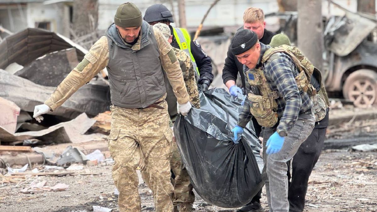 Варварський ракетний напад росії на Суми: 32 людини загинули, з них двоє дітей