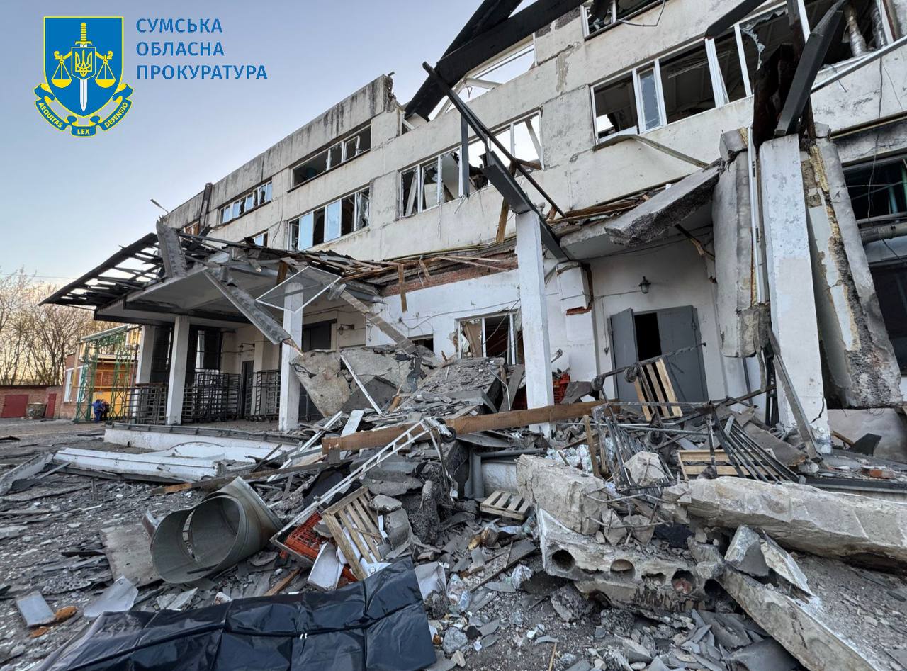 «Воюємо з антихристом. Не маємо права здаватися»: речник ЗСУ показав наслідки обстрілу Сум у Страсну п’ятницю (ФОТО)