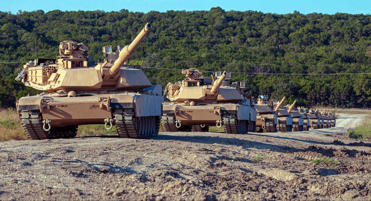 Застрягли Abrams в Австралії. Чому обіцяні Україні танки досі до нас не виїхали з Австралії