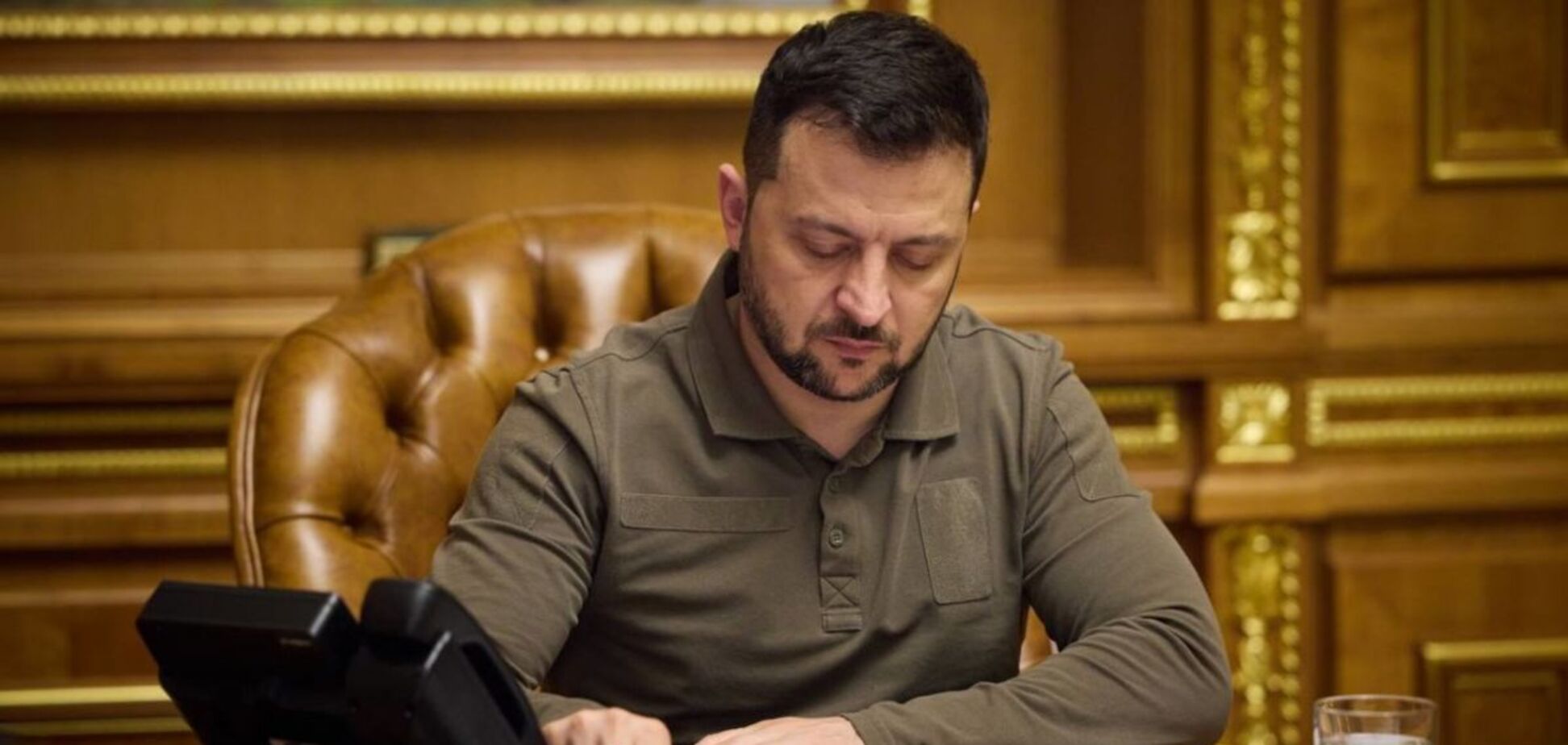 Зеленський підписав закони про множинне громадянство, трибунал щодо Росії та протипіхотні міни