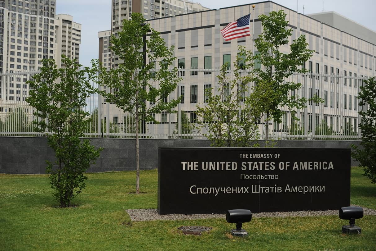Посольство США попередило про можливу масштабну атаку РФ протягом наступних кількох днів Посольство США попередило про можливу масштабну атаку РФ протягом наступних кількох днів