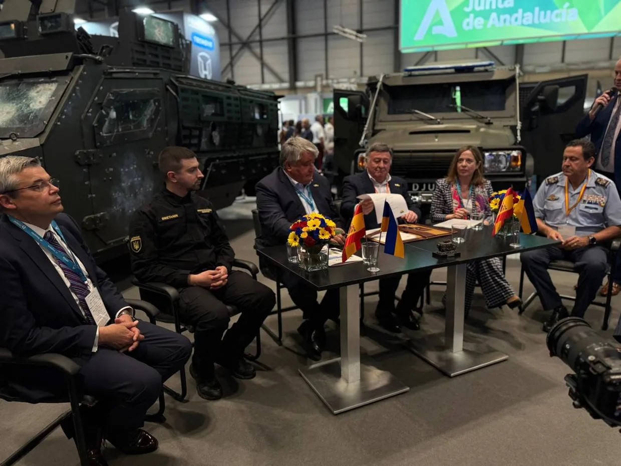 Украинский производитель бронеавтомобилей «Козак» и испанская компания Tecnovе S.L. договорились о сотрудничестве в производстве бронетехники