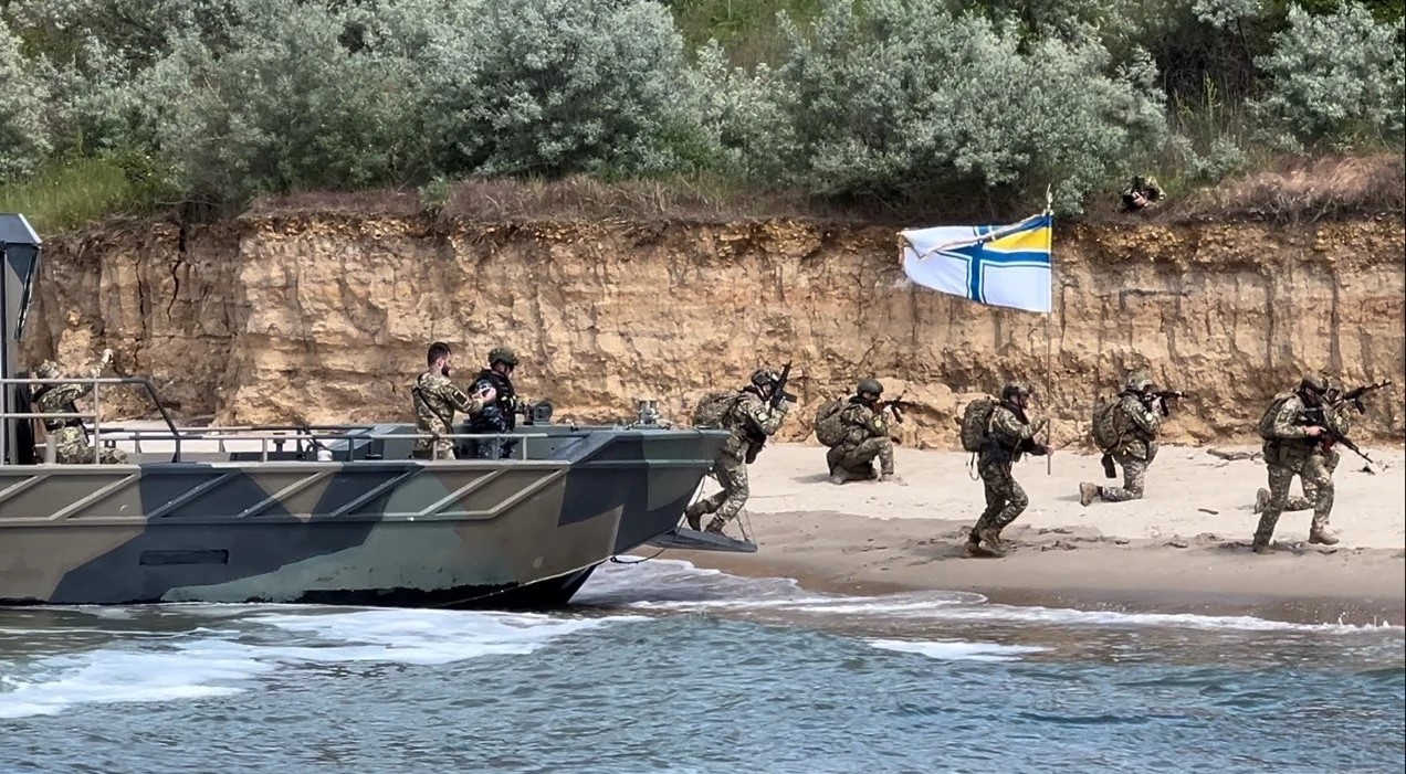 Зеленский поздравил морпехов с профессиональным праздником: Меняете ход боя именно так, как нужно Украине Зеленский поздравил морпехов с профессиональным праздником: Меняете ход боя именно так, как нужно Украине