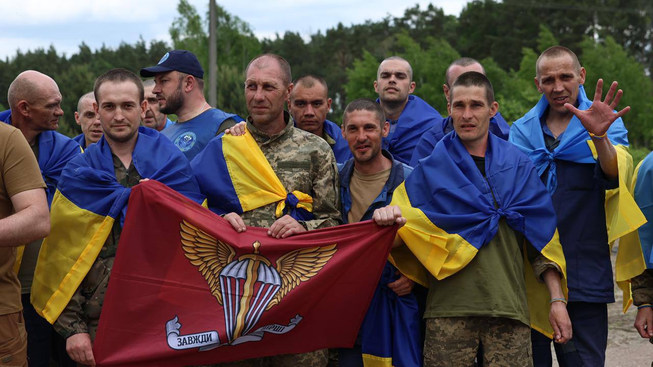 Состоялся второй этап обмена 1000 на 1000: в Украину вернули еще 307 военнопленных, – Владимир Зеленский