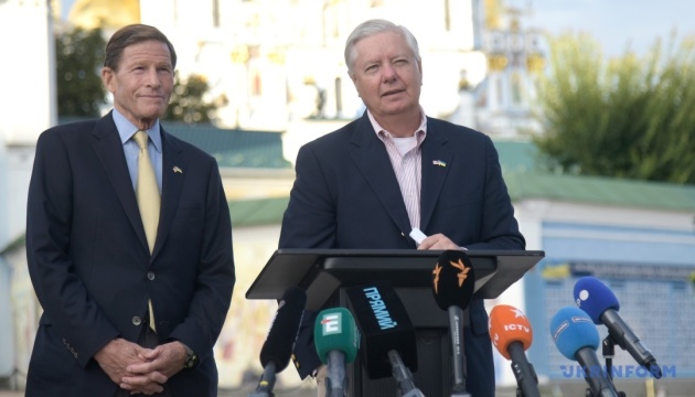 США введут пошлины в 500% на покупателей российской нефти — заявление американских сенаторов