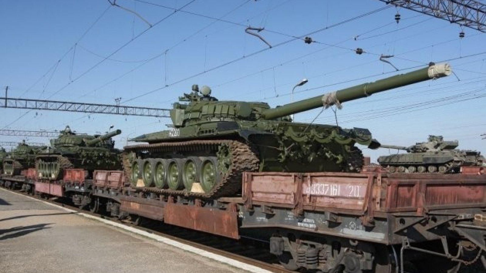 13 танків і понад 100 одиниць іншої техніки: Сили оборони рознесли локомотив, що тягнув техніку ЗС РФ