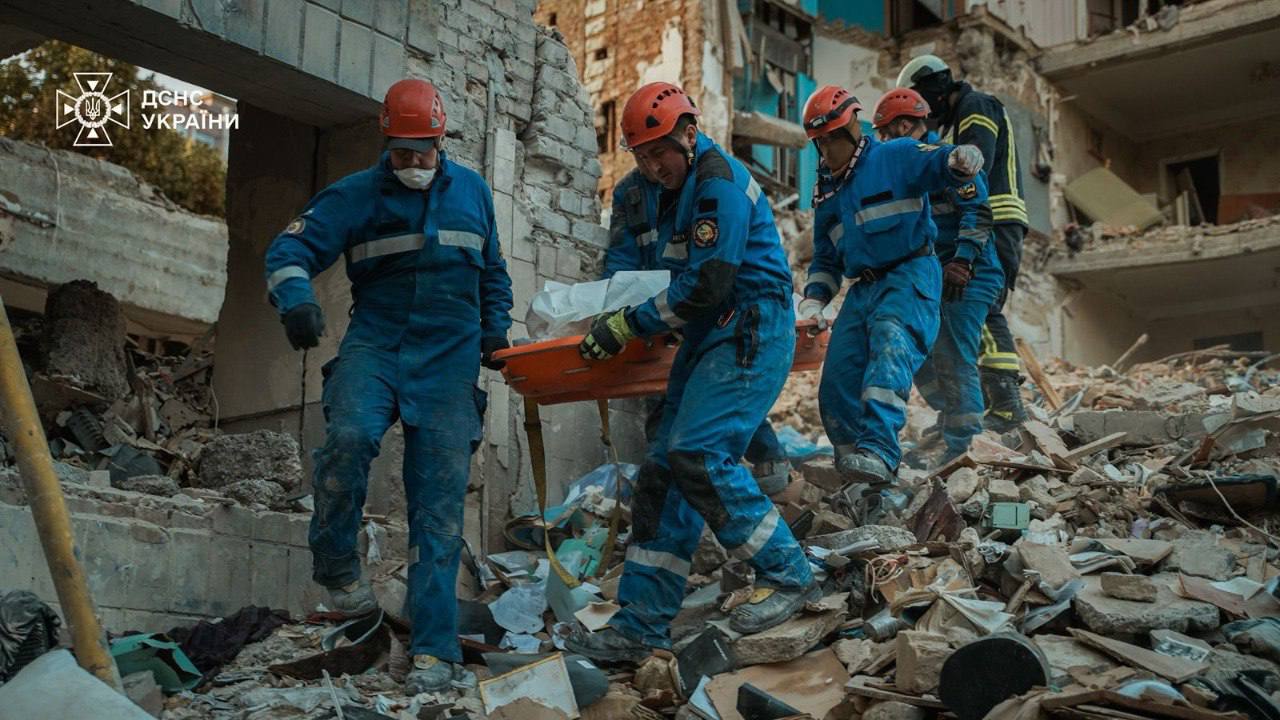 Спасательную операцию в Киеве завершили. МВД назвало количество жертв и спасенных