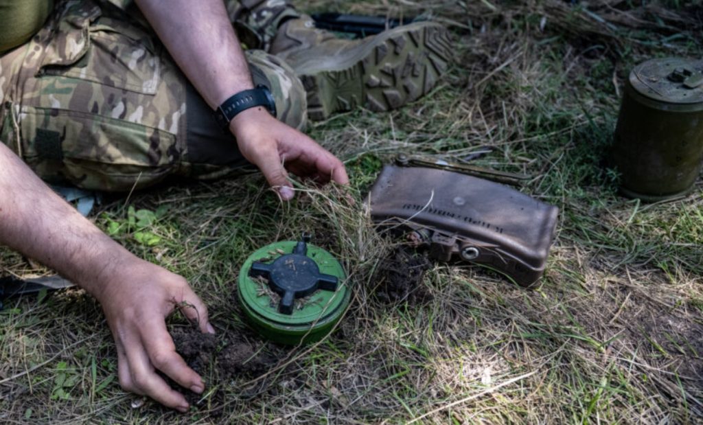 У МЗС пояснили рішення України вийти з Конвенції про заборону протипіхотних мін