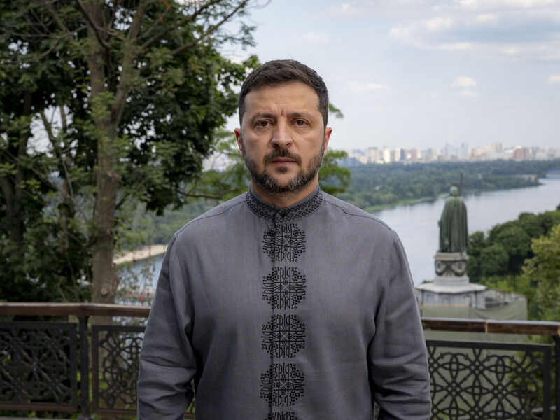 «Украинцы здесь были, есть и будут»: Зеленский обратился к народу в День государственности — трогательное видеообращение (ВИДЕО)