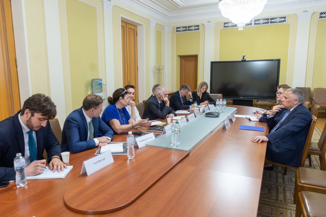 Україна розширює оборонну співпрацю з ЄС: фокус на спільне виробництво та новий інструмент SAFE Україна розширює оборонну співпрацю з ЄС: фокус на спільне виробництво та новий інструмент SAFE