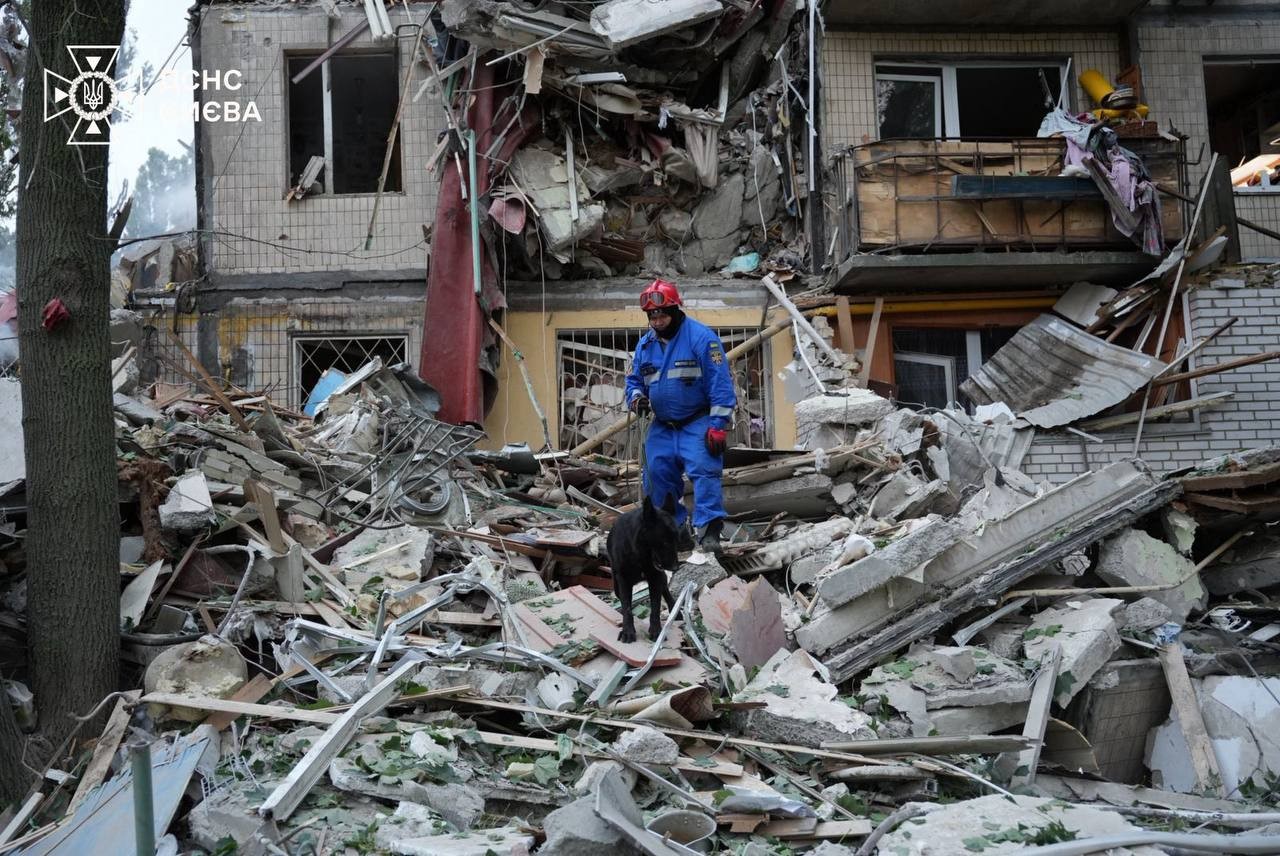 Удар РФ по Києву 31 липня: кількість загиблих зросла до 28, зокрема троє дітей. Аварійні роботи завершені на 70% Удар РФ по Києву 31 липня: кількість загиблих зросла до 28, зокрема троє дітей. Аварійні роботи завершені на 70%