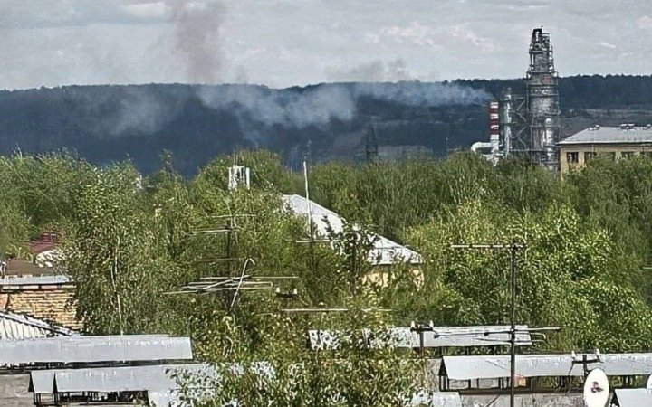Дрони ГУР атакували російський НПЗ за 2000 кілометріва від України – джерело