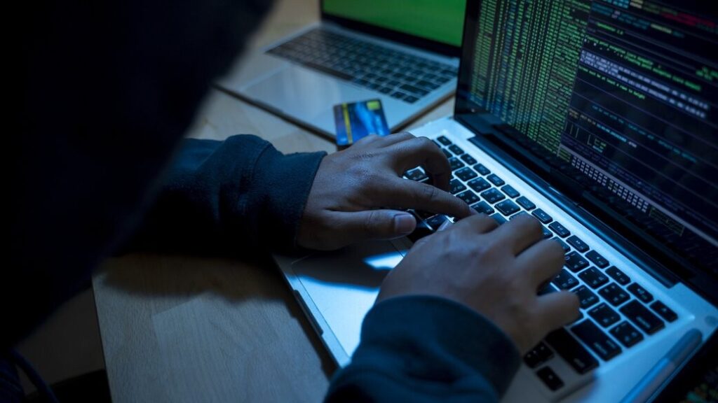 Кіберкорпус ГУР МО атакував російську інфраструктуру та заблокував паливні картки