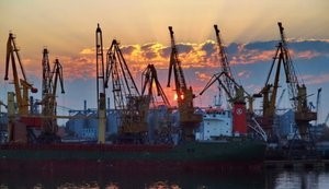 РФ атаковала Измаильский порт: повреждены терминалы и энергетическая инфраструктура — АМПУ