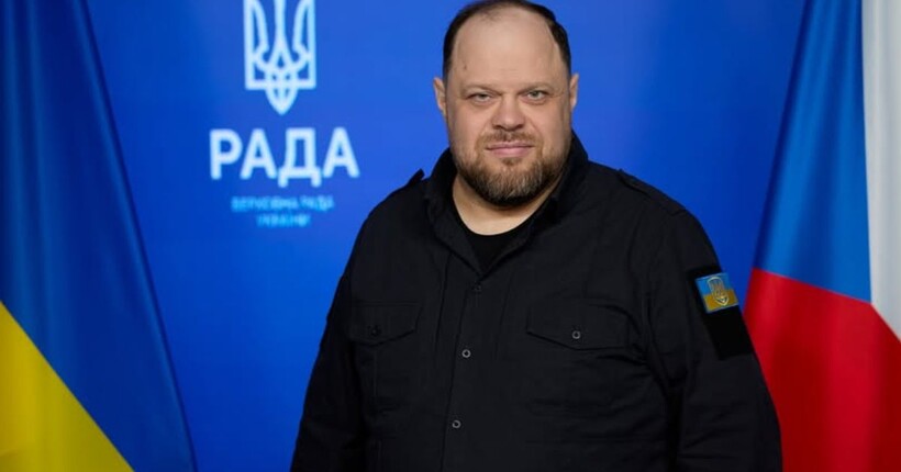 У Раді підняли чеський прапор після зняття українського з будівлі парламенту Чехії