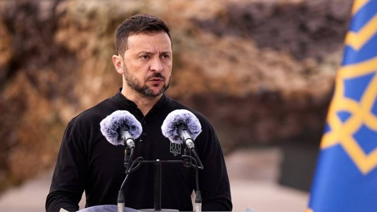 О зарплатах военным, условиях Трампа и русском языке. Что еще рассказал Владимир Зеленский журналистам