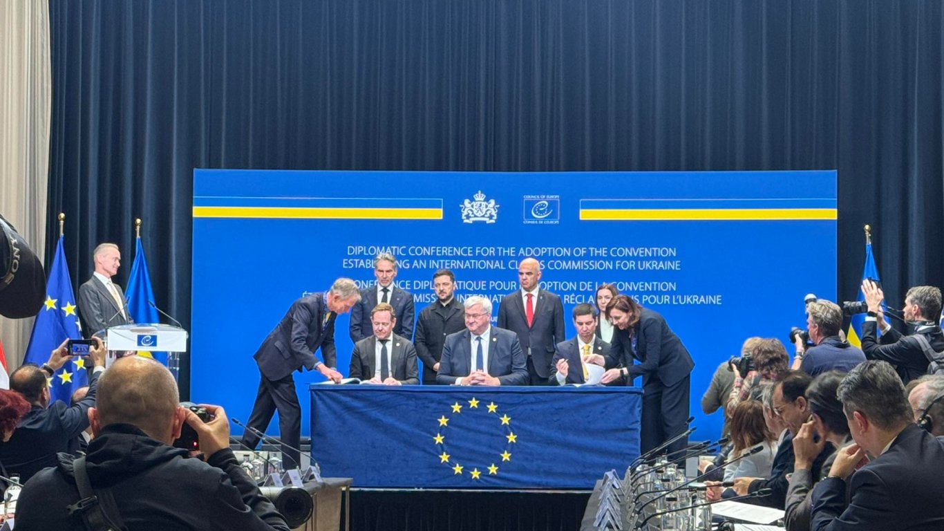 У Гаазі підписали конвенцію про репарації для України