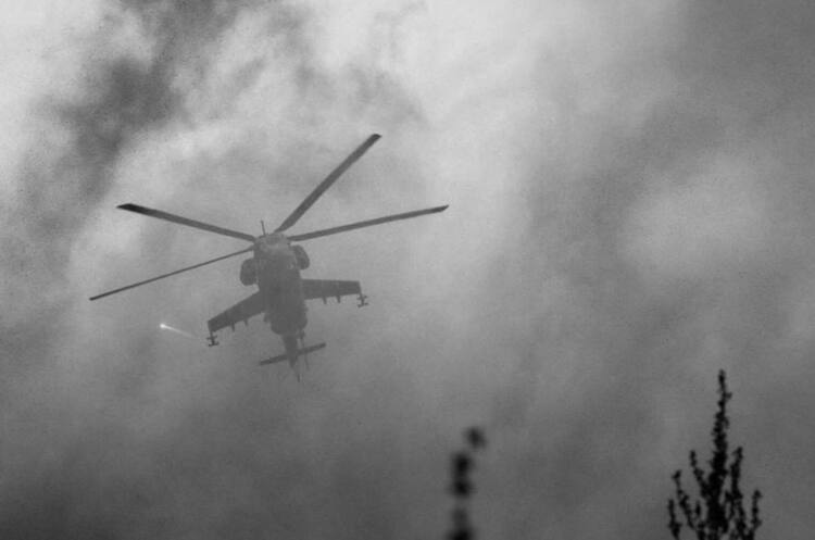 Бойовий виліт став останнім. Відбиваючи ворожу атаку загинув екіпаж українського гелікоптера Мі-24 Бойовий виліт став останнім. Відбиваючи ворожу атаку загинув екіпаж українського гелікоптера Мі-24