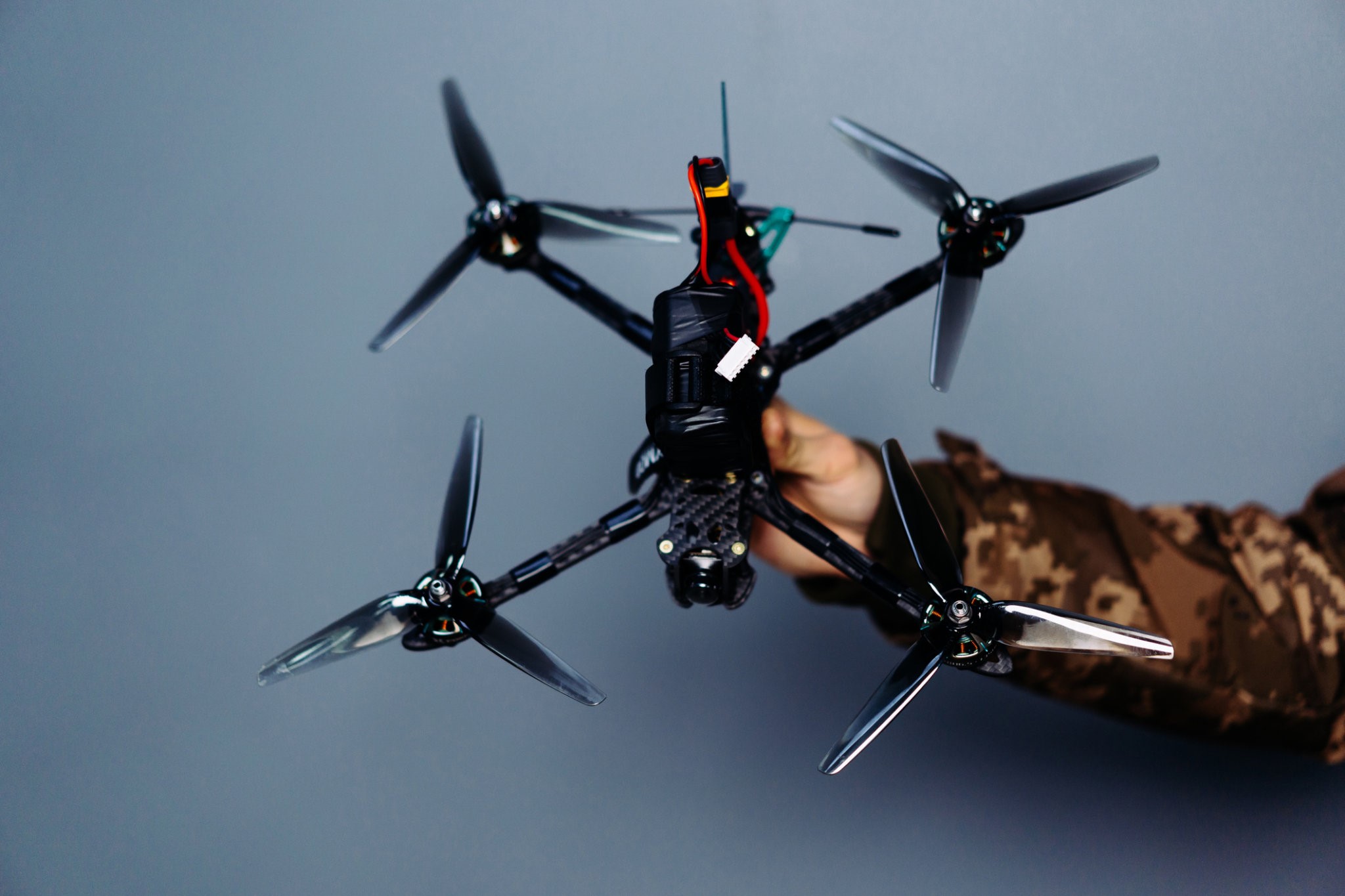 Шмигаль заявил о рекордных поставках 3 миллионов FPV-дронов для ВСУ в 2025 году