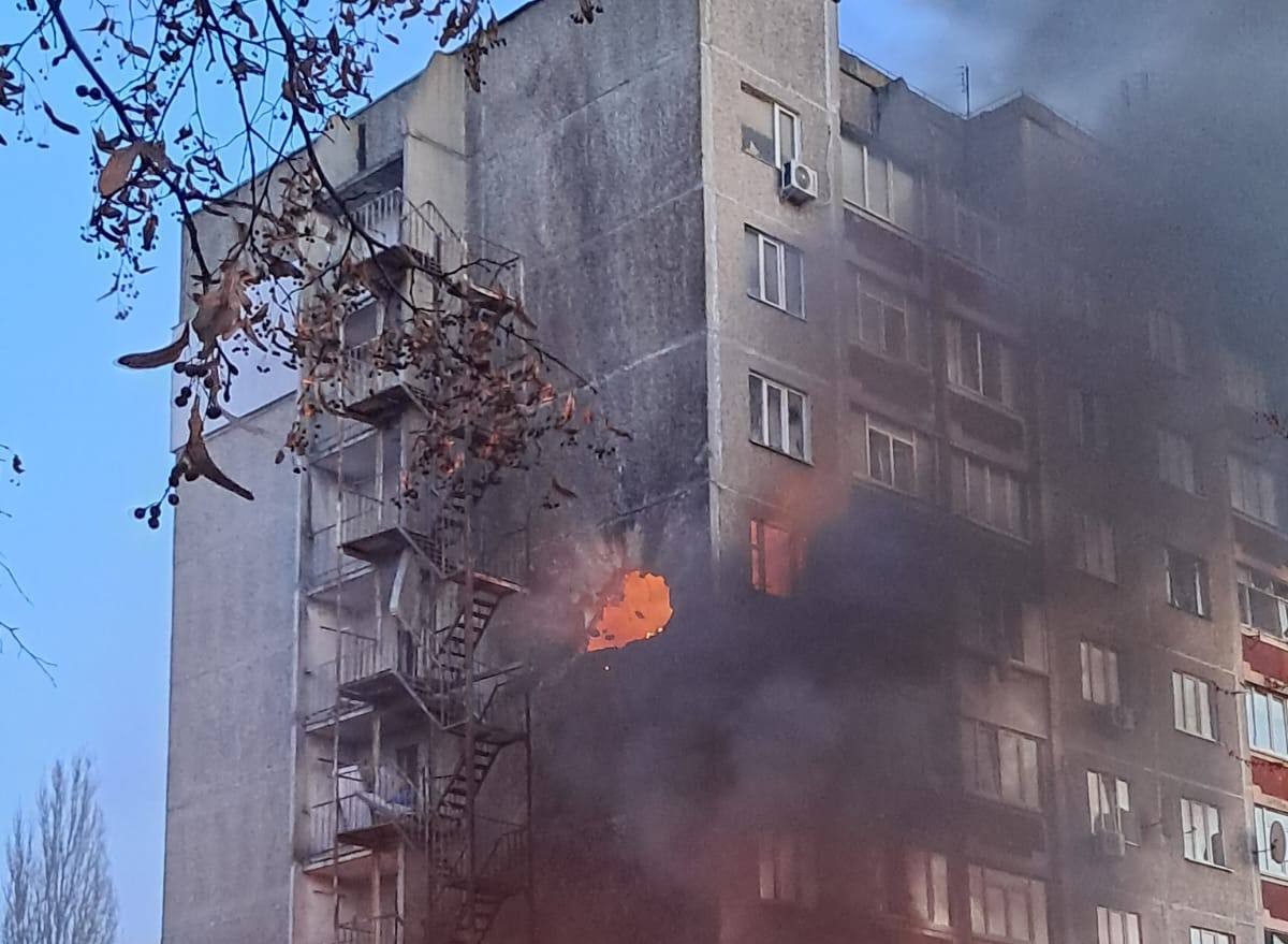 Чернигов снова атаковал российский ударный дрон: горит многоэтажка (ФОТО)
