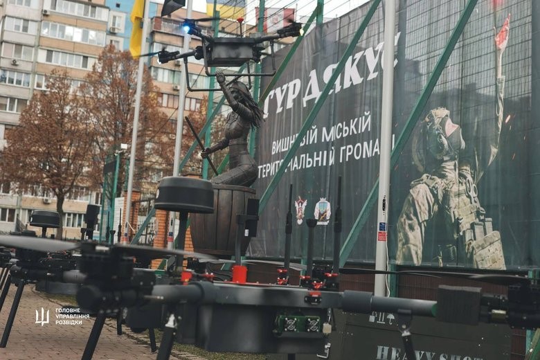 ГУР благодарит за увековечивание легенды: в Вишневом на Киевщине открыли памятник легендарному дрону «Баба Яга» (ФОТО)
