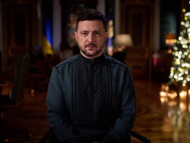 «Ми хочемо закінчення війни, але не закінчення України». Головне з новорічного звернення Зеленського до українців (ВІДЕО)