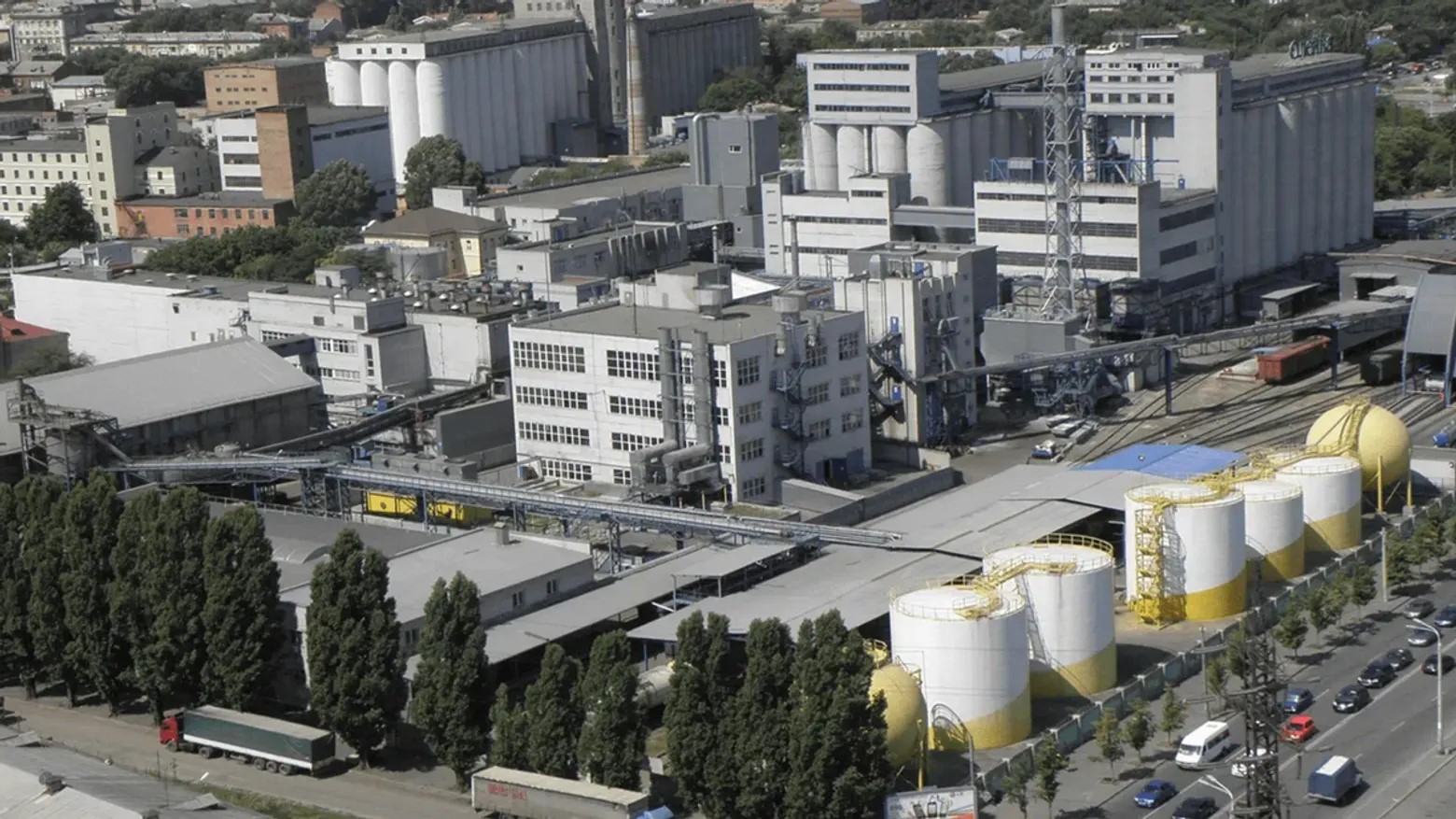 Россия разбомбила американский завод Bunge, который производит «Олейна» в Днепре: на улицы вылилось 300 тонн масла — мэр Филатов