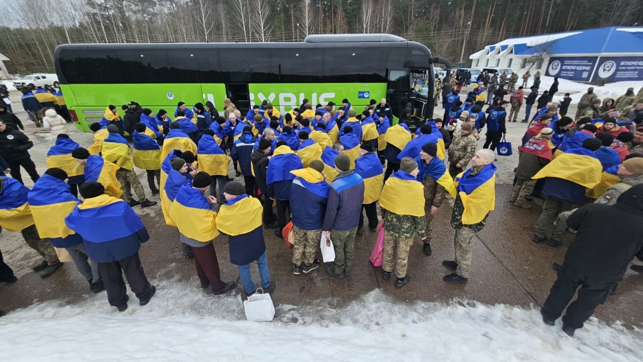 200 defenders returned to Ukraine from Russian captivity, among them there are defenders of Mariupol 200 defenders returned to Ukraine from Russian captivity, among them there are defenders of Mariupol