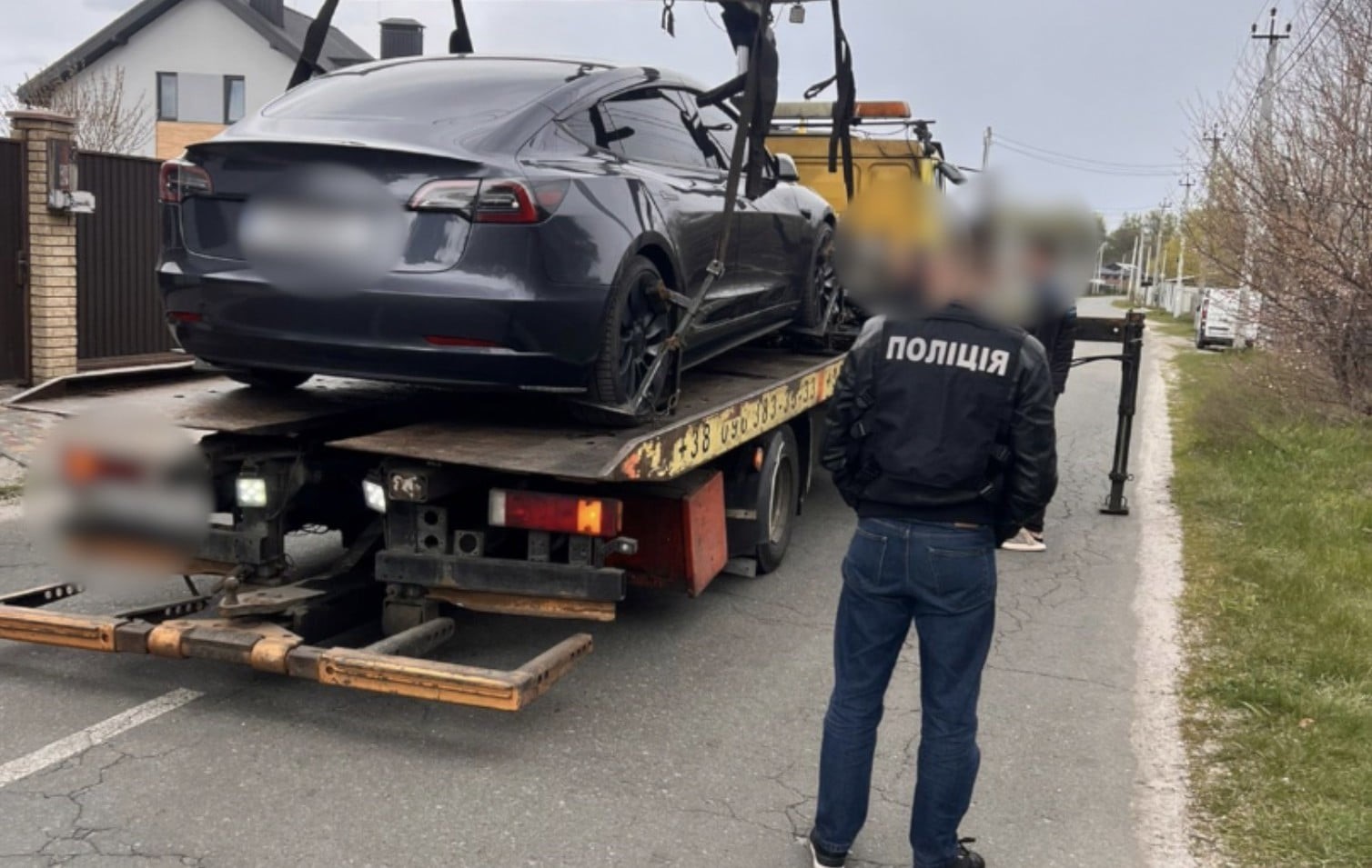 Large-scale searches in the CCC: law enforcement officers uncovered a fortune of UAH 92 million and seized Tesla cars