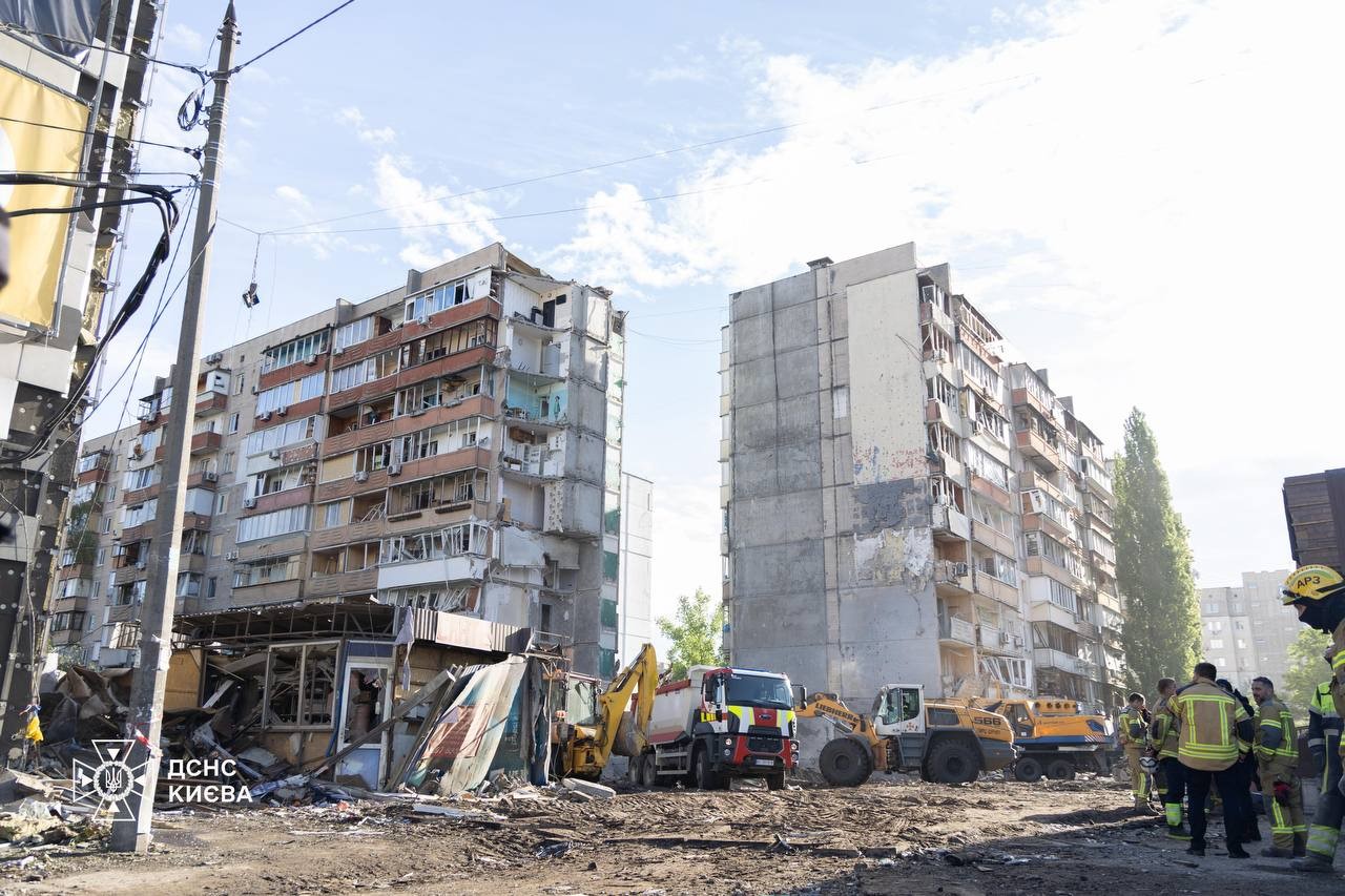 In Kyiv, ended the search operation, more than 28 hours of analysis of the rubble after the impact of the Russian Federation: 24 dead, including three children