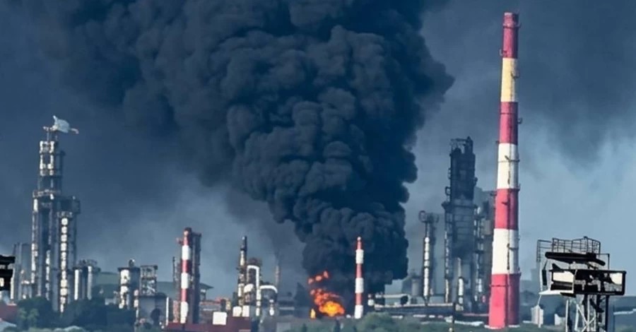 Українські дрони уразили Сизранський НПЗ за 800 км від кордону Українські дрони уразили Сизранський НПЗ за 800 км від кордону