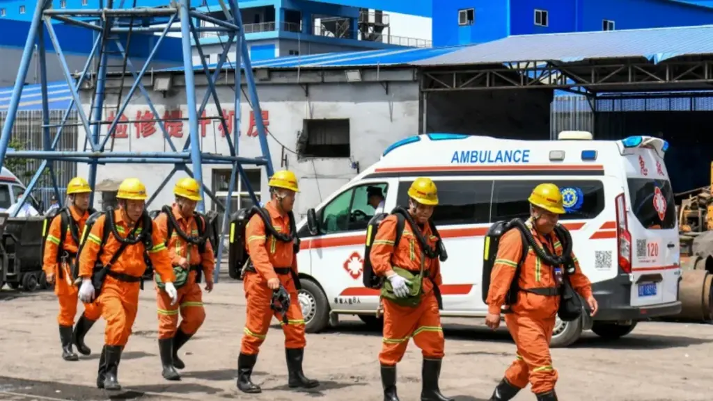 В Китае произошёл взрыв газа на угольной шахте. Погибли по меньшей мере 82 человека В Китае произошёл взрыв газа на угольной шахте. Погибли по меньшей мере 82 человека