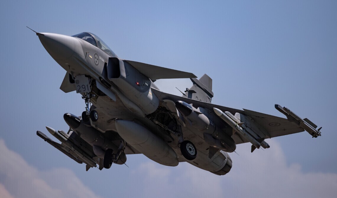 Швеція безкоштовно передає Україні перші 16 винищувачів Gripen – угоду підписано