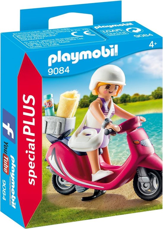 9084 Zomers meisje met scooter