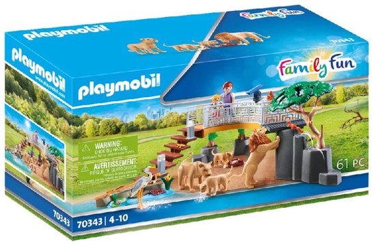LEEUWEN IN HET BUITENVERBLIJF/FAMILLE DE LIONS