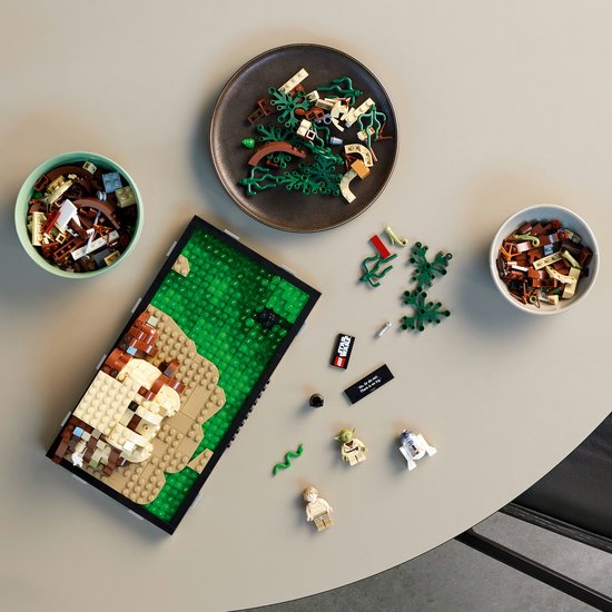LEGO® Star Wars™ 75330 Jedi™ training op Dagobah™ diorama