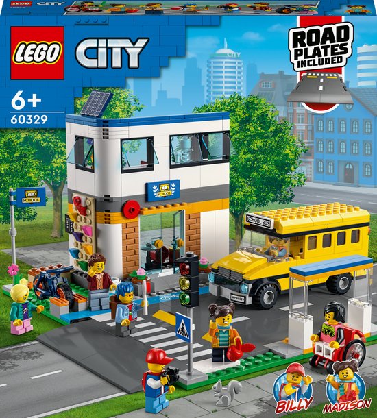LEGO® City Schooldag 60329 bouwset; speelset met schoolthema met 2 klaslokalen, een gele schoolbus, een fiets en wegplaten met een zebrapad en fietspad, plus 7 minifiguren en een eekhoornfiguur (433 onderdelen)